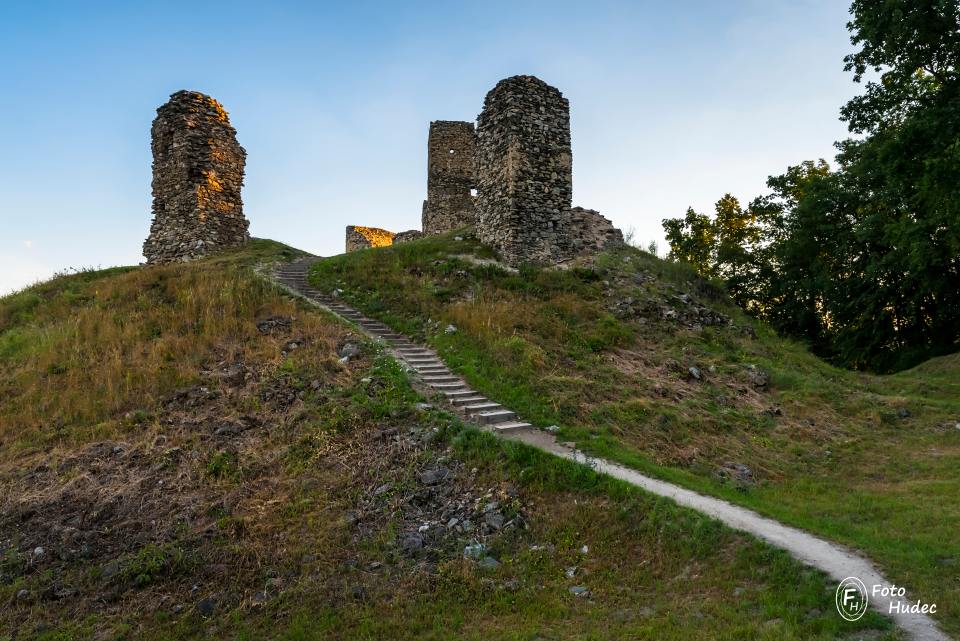 Cesta na hrad Brníčko