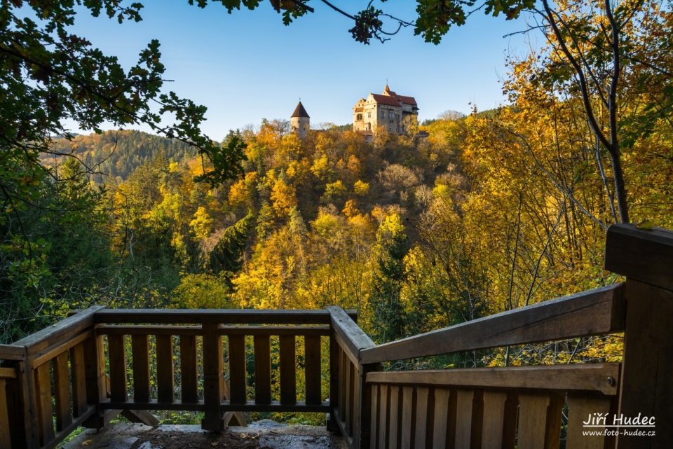 Hrad Pernštejn ze Skalní vyhlídky