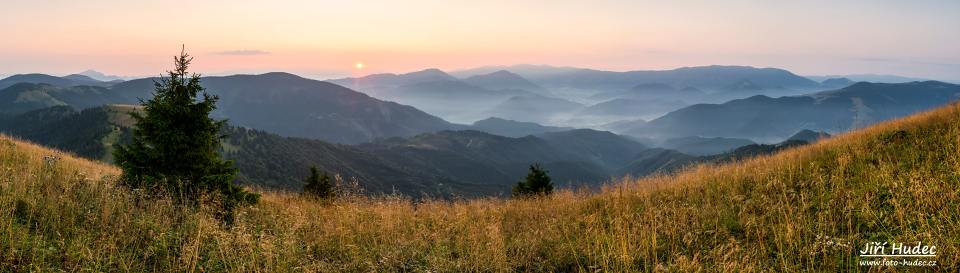 Panorama východu slunce z Rakytova