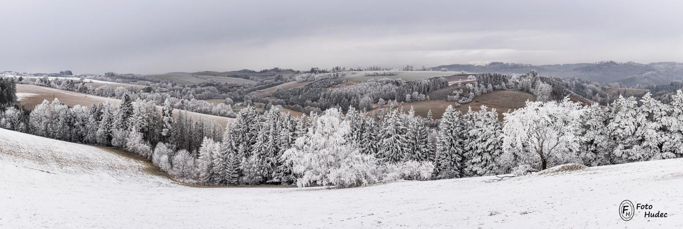 Panorama zmrzlé krajiny nad Janovickým potokem