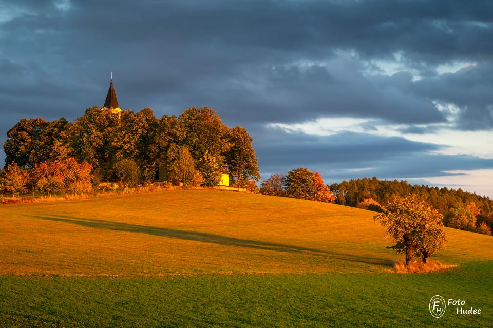 Podzimní kostel v Lísku