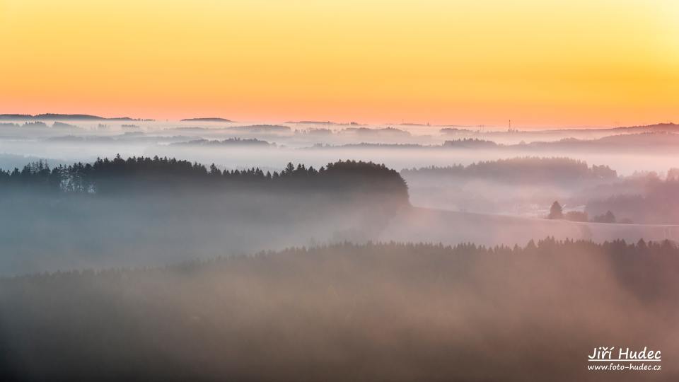 Ranní mlhavá krajina ke Spělkovu