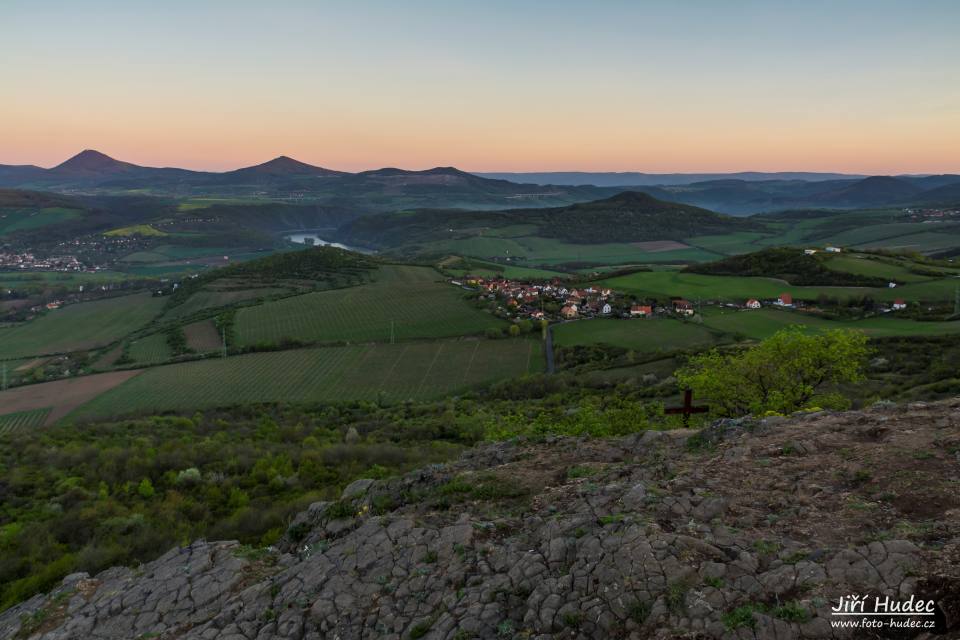 Ranní Porta Bohemica a Milešovka