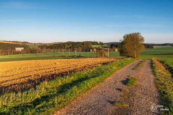 Jarní cesta ke Skalskému dvoru