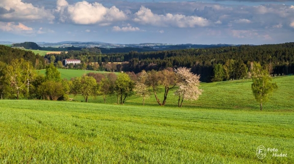 Jarní krajina u Skalského dvora